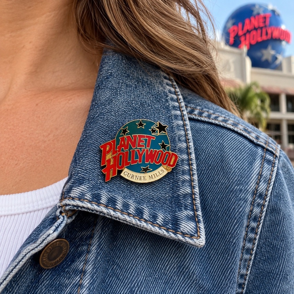 Planet Hollywood Lapel Pin Unisex OS Blue Red Gurnee Mills Vintage Enamel Logo